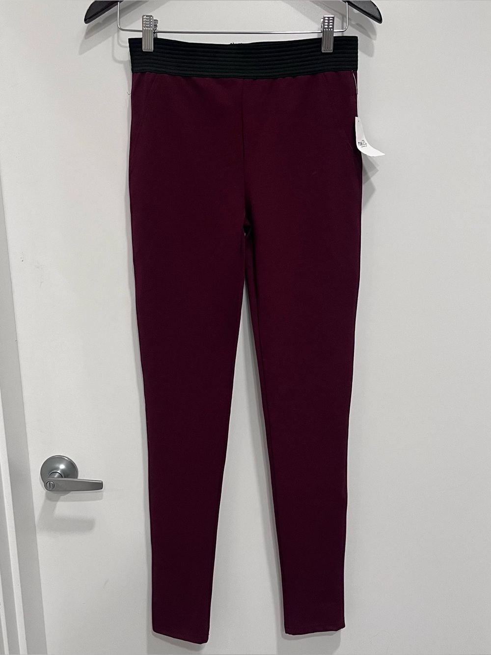Rue21 Red Elastic Stretch Leggings with Black Waistband Burgundy New NWT Medium